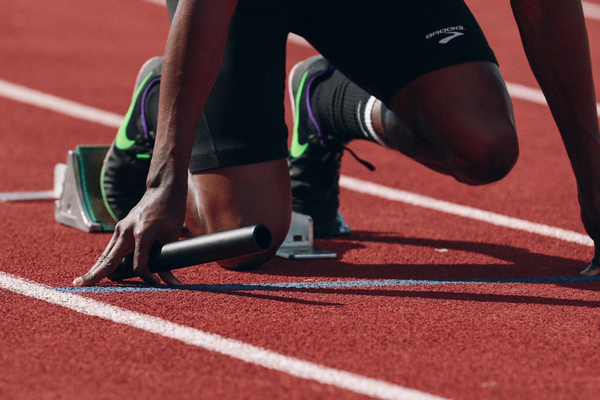 Deportista con wearable inteligencia artificial rendimiento atlético 2026